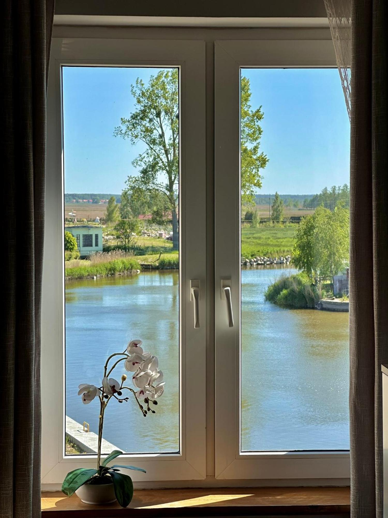 Pod Papugami - Komfortowe Pokoje Z Widokiem Na Rzeke Łeba Extérieur photo