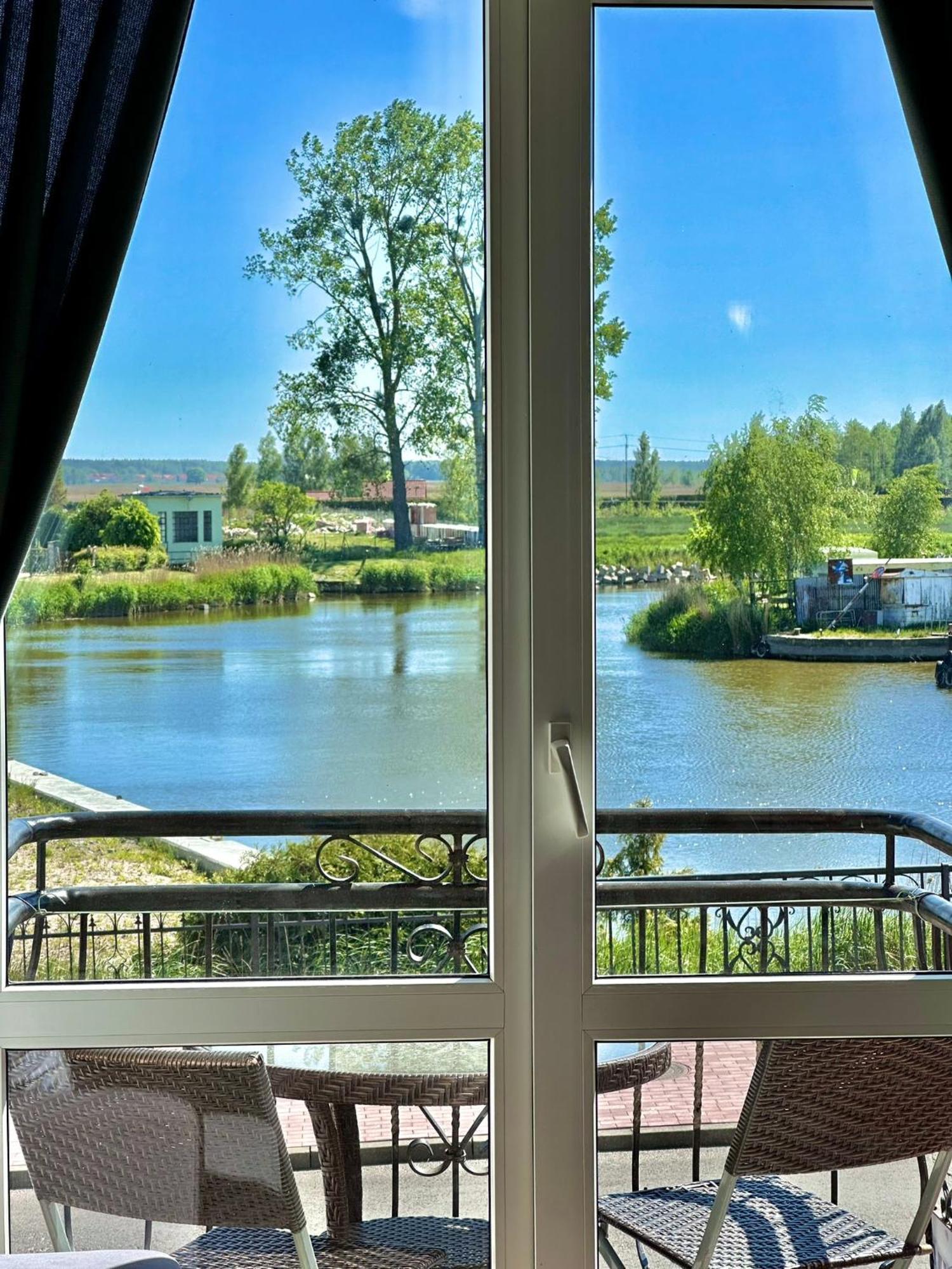 Pod Papugami - Komfortowe Pokoje Z Widokiem Na Rzeke Łeba Extérieur photo
